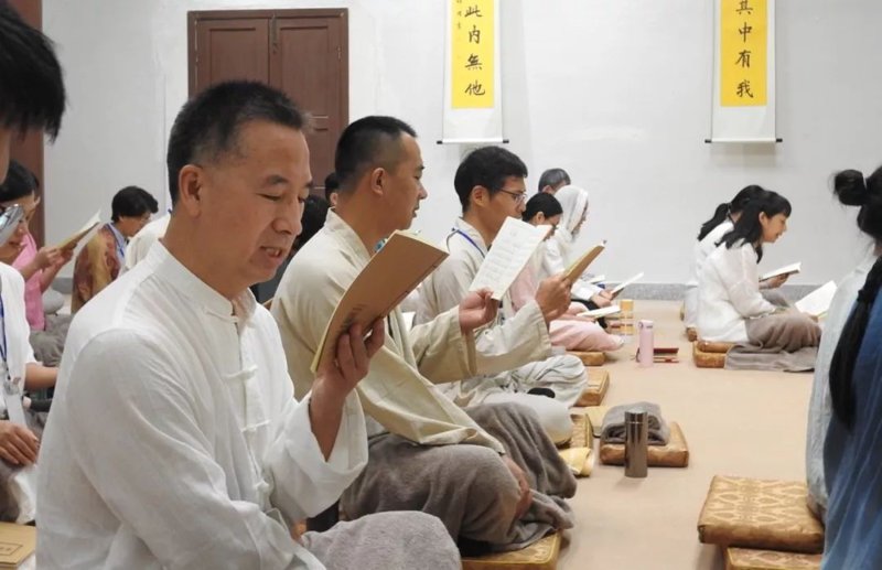 在快节奏的现代生活中，如何实现身心健康的平衡？